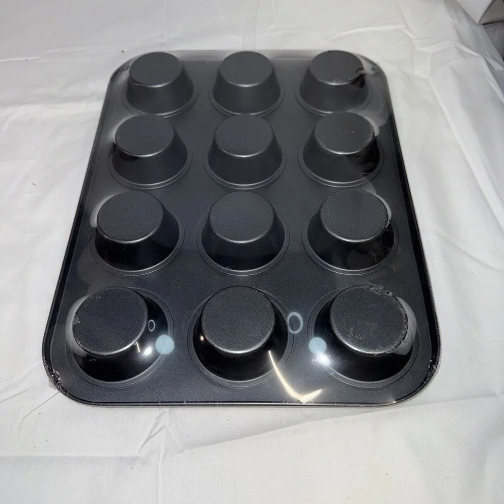 Core Kitchen Muffin Pan with 13 Silicone Baking Cups